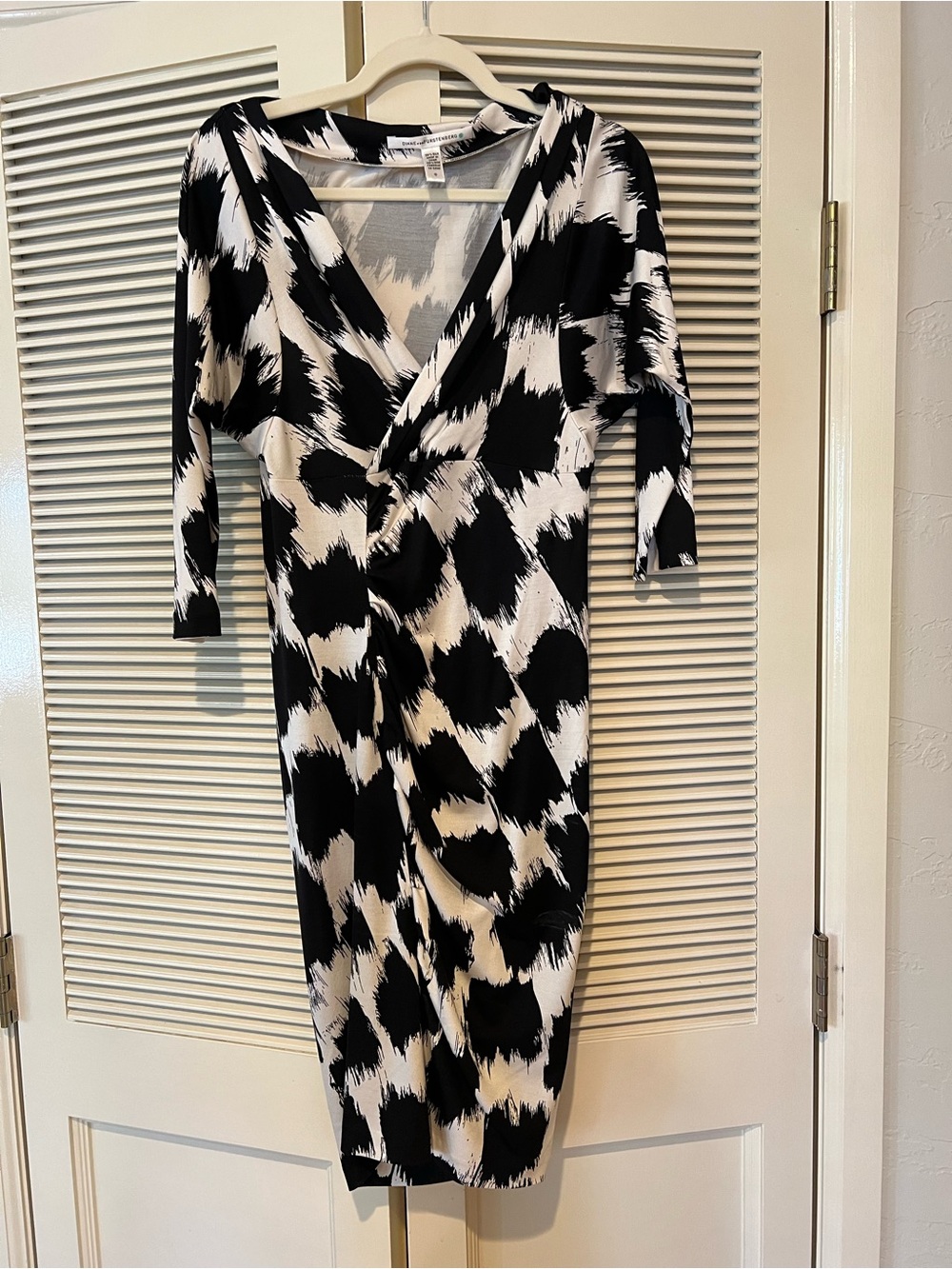 Diane Von Furstenberg Black and White Brushstroke Wrap Midi Dress 100% silk